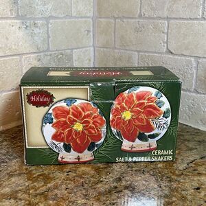 Holiday Poinsettia Flower Christmas Ceramic Salt‎ Pepper Shaker Set Box 3.5" T